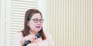 Regional Director Remia Aparri of the Bureau of Fisheries and Aquatic Resources – Western Visayas addressed stakeholders during a recent orientation on the updated fisheries regulations. Participants were later asked to review the newly issued guidelines aimed at strengthening sustainable fisheries management and compliance with national standards. BFAR-6 PHOTO
