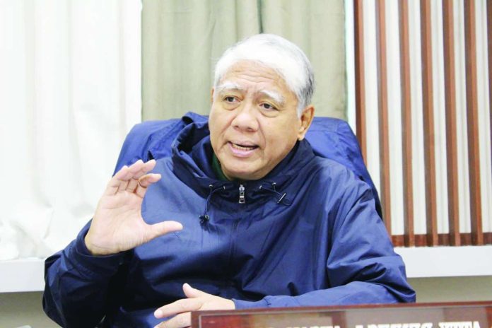 neljoy_BSKE_copy_compressed_resized “We are all in ‘election mode. Wala kami gapanumdom resetting or postponement subong. Full swing ang amon preparations,” says Regional Director Dennis Ausan of the Commission on Elections in Western Visayas. AJ PALCULLO/PN