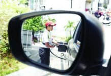 Up to P6.50/liter hike in oil prices looms next week An oil company attendant caters to a customer in Quezon City on March 30, 2026. Fuel prices are projected to rise by as much asnP6.50 per liter next week because of renewed supply concerns due to restrictions at the Strait of Hormuz. PNA PHOTO BY ROBERT OSWALD ALFILER