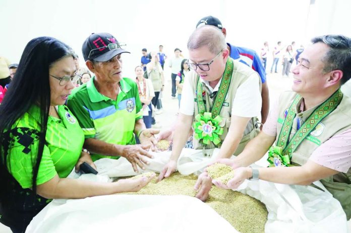 palay_buying_price_compressed_resized Department of Agriculture (DA) Secretary Francisco Tiu Laurel Jr. (third from left) leads the inauguration of the DA–National Food Authority Region 6's post-harvest modernization facility in Dumangas, Iloilo on July 16, 2026. The facility can process up to 4,800 bags of 50-kilo palay every day. DA WESTERN VISAYAS PHOTO