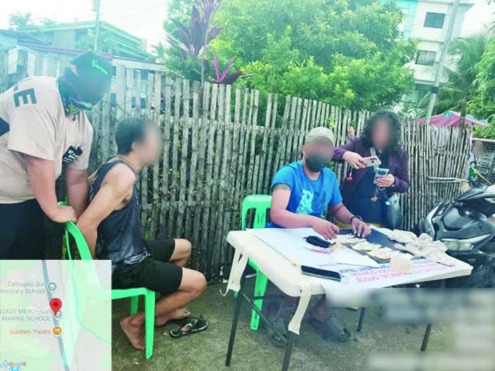 pavia_drug_bust_compressed_resized Officers of the Pavia Municipal Police Station arrested alias “Nil” (second from left), a high-value drug suspect, and confiscated around P408,000 worth of suspected shabu on July 13 during a buy-bust operation in Barangay Cabugao Sur, Pavia, Iloilo. IPPO PHOTO