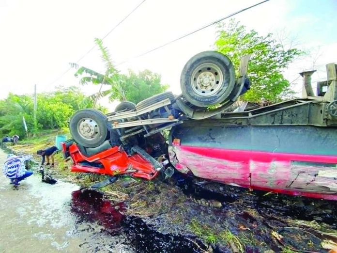 sara_accident_copy_compressed_resized This truck overturned after crashing in Barangay Apelo, Sara, Iloilo on Monday night, July 6, 2026. Police said the accident claimed the life of a 36-year-old driver and injured his helper. REGIE MALINAO PORRAS PHOTO
