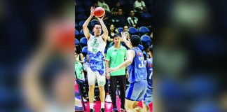 Phoenix Fuel Masters forward Kenneth Tuffin knocks down one of his three first-quarter three-pointers during Phoenix's 98-97 victory over Meralco in the PBA Season 50 Governors' Cup at the Smart Araneta Coliseum. PBA PHOTO