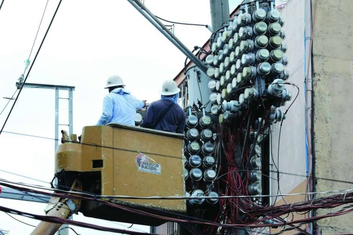system_loss_reform_compressed_resized Distribution utility personnel inspect the power transformer and electric meters on a concrete post in Barangay Tatalon in Quezon City. President Ferdinand R. Marcos Jr., during his fifth State of the Nation Address on July 27, called for amendments to the Electric Power Industry Reform Act to prohibit charging systems loss to consumers. PNA PHOTO BY JOEY O. RAZON