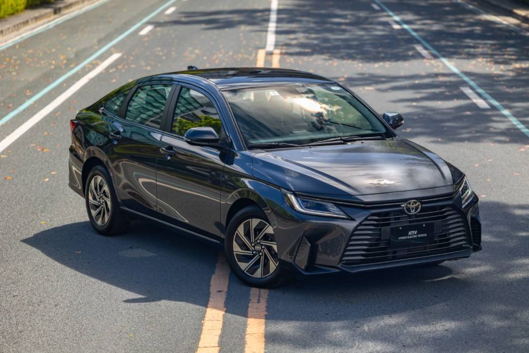 ATIV HEV in Gray Metallic / Attitude Black Mica