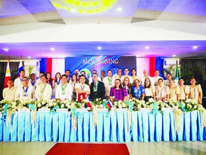 Antique_Slovenia_MOA_copy_compressed_resized Officials from the Local Government Unit of San Jose de Buenavista with Antique Gov. Paolo S. Javier, the Republic of Slovenia, and Antique National School posed during the signing of the Memorandum of Agreement for the wastewater treatment system project at Antique National School. The Slovenian government will fund the establishment of the facility, which will include a Water, Sanitation, and Hygiene training component. PIA ANTIQUE PHOTO