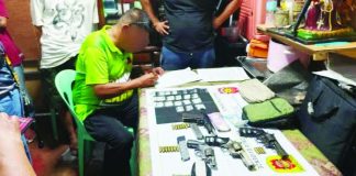 Police displayed approximately 60 grams of suspected shabu, four homemade firearms, ammunition, a magazine and buy-bust money recovered during a buy-bust operation in Zone 1, Barangay Handumanan, Bacolod City, on August 25, 2026. Three suspects were arrested in the operation. BALITA KARON NEGROS PHOTO