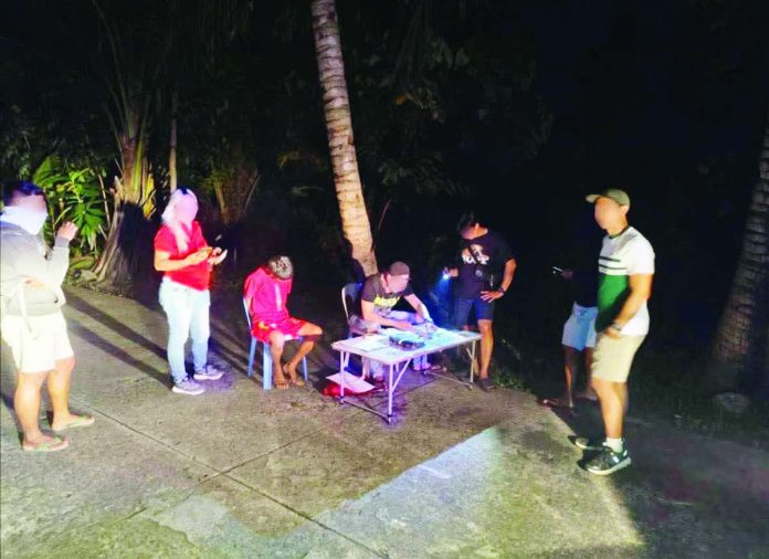 A 19-year-old former criminology student identified as alias “Tata” was arrested by personnel of Police Station 9 of the Bacolod City Police Office during a buy-bust operation in Barangay Sum-ag, Bacolod City, on August 19, 2026. Police reportedly seized about 52 grams of suspected shabu valued at P353,600 from the suspect. PRO-NIR PHOTO