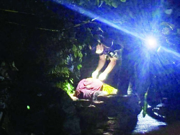 Bacolod_indian_natl_copy_compressed_resized Police investigators examined the scene where an Indian national was shot dead by unidentified riding-in-tandem assailants in Purok Bayanihan, Barangay Villamonte, Bacolod City, on Tuesday night, Aug. 4. Police have launched a manhunt as the investigation into the fatal shooting continues. BCPO PHOTO