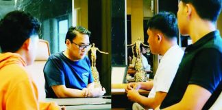 Bacolod City Mayor Greg Gasataya met with the security guard, cashier and store owner Neil Conde at his office on August 24 after they were allegedly deceived by a caller impersonating the mayor and transferred P9,900 in two transactions. Gasataya condemned the scam and ordered the Bacolod City Police Office to investigate and pursue those behind the scheme. MAYOR GREG GASATAYA PHOTOS VIA WDJ FB