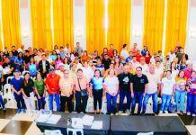 Bacolod distributes P12.2-M aid to 61 barangays, sets scholarship safeguards Mayor Greg Gasataya and DILG Bacolod City Director Christian Nagaynay led the turnover of P200,000 in Presidential Assistance to each of Bacolod City’s 61 barangays under the Bawat Barangay Makikinabang program on August 27 at the Bacolod Government Center. Half of each allocation will fund college scholarships, while the remainder will support community development projects. BCCO PHOTO