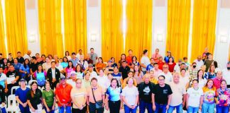 Mayor Greg Gasataya and DILG Bacolod City Director Christian Nagaynay led the turnover of P200,000 in Presidential Assistance to each of Bacolod City’s 61 barangays under the Bawat Barangay Makikinabang program on August 27 at the Bacolod Government Center. Half of each allocation will fund college scholarships, while the remainder will support community development projects. BCCO PHOTO