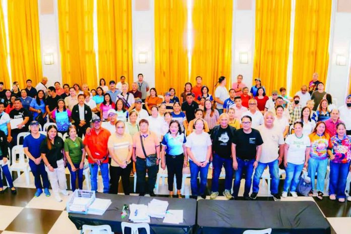 Mayor Greg Gasataya and DILG Bacolod City Director Christian Nagaynay led the turnover of P200,000 in Presidential Assistance to each of Bacolod City’s 61 barangays under the Bawat Barangay Makikinabang program on August 27 at the Bacolod Government Center. Half of each allocation will fund college scholarships, while the remainder will support community development projects. BCCO PHOTO