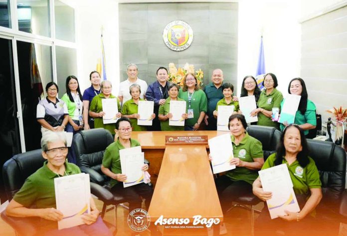 Bago_BHWs_copy_compressed_resized Ten retiring barangay health workers posed with Bago City Mayor Mayette Javellana and city officials after receiving gratuity pay in recognition of their decades of service to the city’s communities during a ceremony at the mayor’s office on August 11, 2026. THE CITYBRIDGE PHOTO
