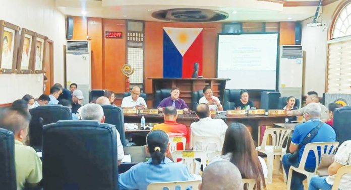 Capiz farmers Sangguniang Panlalawigan members discuss the proposed provincial registry system for sugarcane farmers and planters in Capiz. The registry is envisioned to serve as the basis for providing government programs and assistance, particularly during disasters and pest outbreaks. BOMBO RADYO ROXAS PHOTO