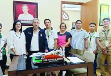 Capiz gov’t, DA-6 discuss aid for RSSI-hit sugarcane farmers Capiz Gov. Fredenil Castro met with Department of Agriculture-Western Visayas Regional Technical Director Maria Teresa Solis on August 20, 2026, to discuss possible interventions and assistance for sugarcane farmers affected by the Red-Striped Soft Scale Insect (RSSI) infestation in the province. DA-6 is preparing agricultural inputs, while coordination with the Department of Social Welfare and Development is also being explored to provide additional assistance to affected families. RADYO MARAGTAS PHOTO