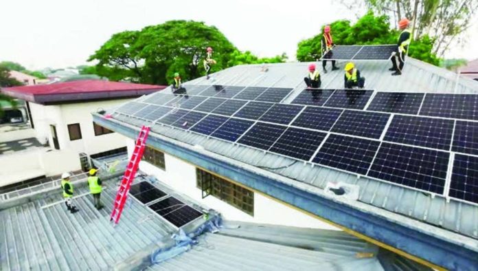 DOE_solar_permits_compressed_resized Solar panels installed on a residential rooftop illustrate the government's push to accelerate the use of renewable energy after the Department of Energy streamlined the permitting process for small-scale solar power systems, making installations faster and more accessible for households and other qualified consumers. MANILA BULLETIN PHOTO