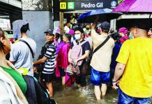 DOLE: No liability for employee if they skip work due to danger risk from weather People enter and exit an LRT-1 station in floodwaters during heavy monsoon rains in Manila, August 17, 2026. REUTERS/ Eloisa Lopez