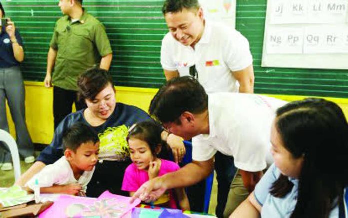 DepEd_teaching_method_compressed_resized TOP PRIORITY. President Ferdinand R. Marcos Jr. and Education Secretary Sonny Angara talk with public school learners in this undated photo. During his 5th State of the Nation Address on July 27, 2026, Marcos said education remains the government’s top priority. PHOTO COURTESY OF DEPED