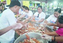 E.B. Magalona’s first unlimited crab feast draws nearly 1,000, boosts struggling blue crab industry Workers prepared freshly cooked blue swimming crabs for guests during E.B. Magalona's first-ever eat-all-you-can crab buffet held under the revived “Sabado Nights” program on August 1. The initiative aims to boost the municipality's blue crab industry and support thousands of fisherfolk affected by the recent U.S. import ban on Philippine blue swimming crabs. AMBO DELILAN PHOTO