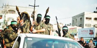 Hamas militants celebrate what they say is a victory over Israel after an eight-day conflict during a rally in the northern Gaza Strip November 22, 2012. Hamas weapons would be handed over to the Board of Peace, United States President Donald Trump said. REUTERS