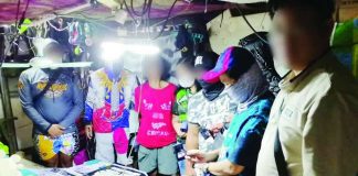 Police arrest the suspect identified by the alias “Gipos” during a buy-bust operation in Zone 3, Barangay Boulevard, Molo, Iloilo City on August 6, 2026. Authorities seized nine sachets containing about 75 grams of suspected shabu with an estimated value of P510,000, along with buy-bust money and other evidence. ICPO PHOTO