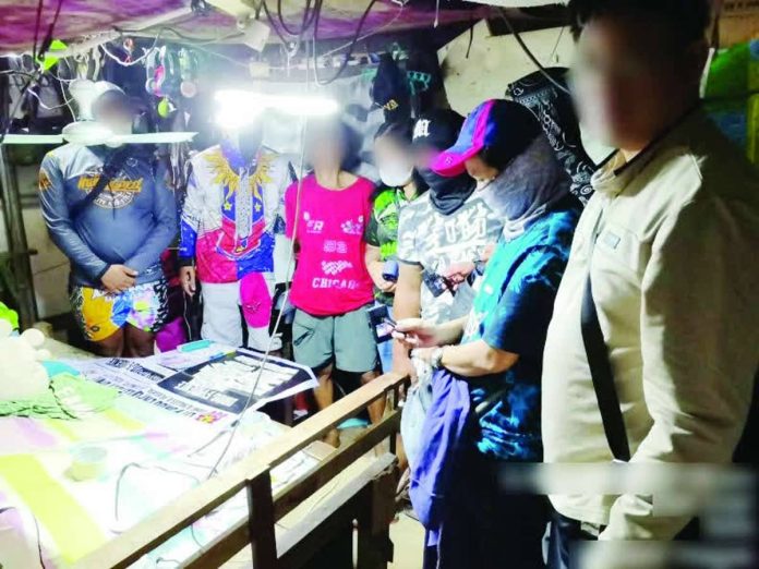 Molo_bust_1_compressed_compressed_resized Police arrest the suspect identified by the alias “Gipos” during a buy-bust operation in Zone 3, Barangay Boulevard, Molo, Iloilo City on August 6, 2026. Authorities seized nine sachets containing about 75 grams of suspected shabu with an estimated value of P510,000, along with buy-bust money and other evidence. ICPO PHOTO