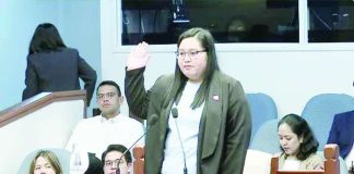 Prosecution witness and state auditor Xylene del Campo takes her oath as she testifies before the Senate Impeachment Court on the alleged confidential fund misuse of Vice President Sara Duterte-Carpio.
