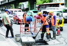 Senate pushes release of P85 NCR wage hike for 1.1M workers Workers declog a drainage along Taft Avenue in Manila. The Regional Tripartite Wages and Productivity Board-National Capital Region approved a P85 daily wage increase for NCR workers after consultations among labor, business, and government representatives. PNA