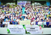 601 NegOcc barangays receive P200,000 each under BBMP Cabinet Secretary Benjamin Abalos Jr., representing the Office of the President, led the ceremonial distribution of financial assistance under President Ferdinand R. Marcos Jr.'s Bawat Barangay Makikinabang Program (BBMP) at the Panaad Stadium in Bacolod City on July 31, alongside Negros Occidental Gov. Eugenio Jose Lacson. A total of 601 barangays in the province received P200,000 each for scholarship grants and priority community development projects.