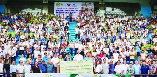 Cabinet Secretary Benjamin Abalos Jr., representing the Office of the President, led the ceremonial distribution of financial assistance under President Ferdinand R. Marcos Jr.'s Bawat Barangay Makikinabang Program (BBMP) at the Panaad Stadium in Bacolod City on July 31, alongside Negros Occidental Gov. Eugenio Jose Lacson. A total of 601 barangays in the province received P200,000 each for scholarship grants and priority community development projects.