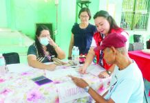 PH poverty rate falls to single-digit low of 9.7% in 2025 Senior citizens in Barangay Quinolpan, San Enrique, Iloilo received their government social pension last week. The Department of Social Welfare and Development on Aug. 21, 2026 said the historic drop of poverty incidence to 9.7 percent is an affirmation of the impact of the Marcos administration’s flagship programs to help poor Filipino families. DSWD WESTERN VISAYAS PHOTO