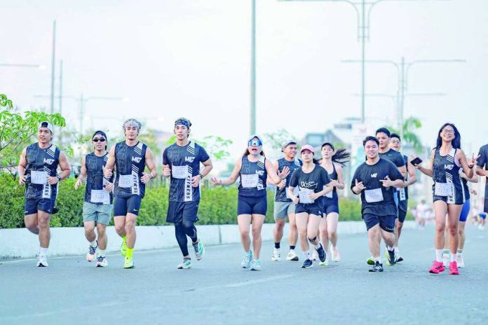 Pic_1_compressed_resized Metal Core Running Club participating a running event in Iloilo City