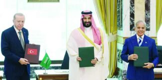 Turkish President Tayyip Erdogan, Saudi Crown Prince Mohammed bin Salman and Pakistan's Prime Minister Shehbaz Sharif pose after signing a joint defenSe agreement in Mecca, Saudi Arabia. REUTERS