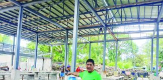 Barangay Tangub Captain Noli Villarosa confirms that vendors occupying public roads near the barangay hall will be relocated to a privately owned wet market in Purok Pag-asa. MERLINDA A. PEDROSA PHOTO