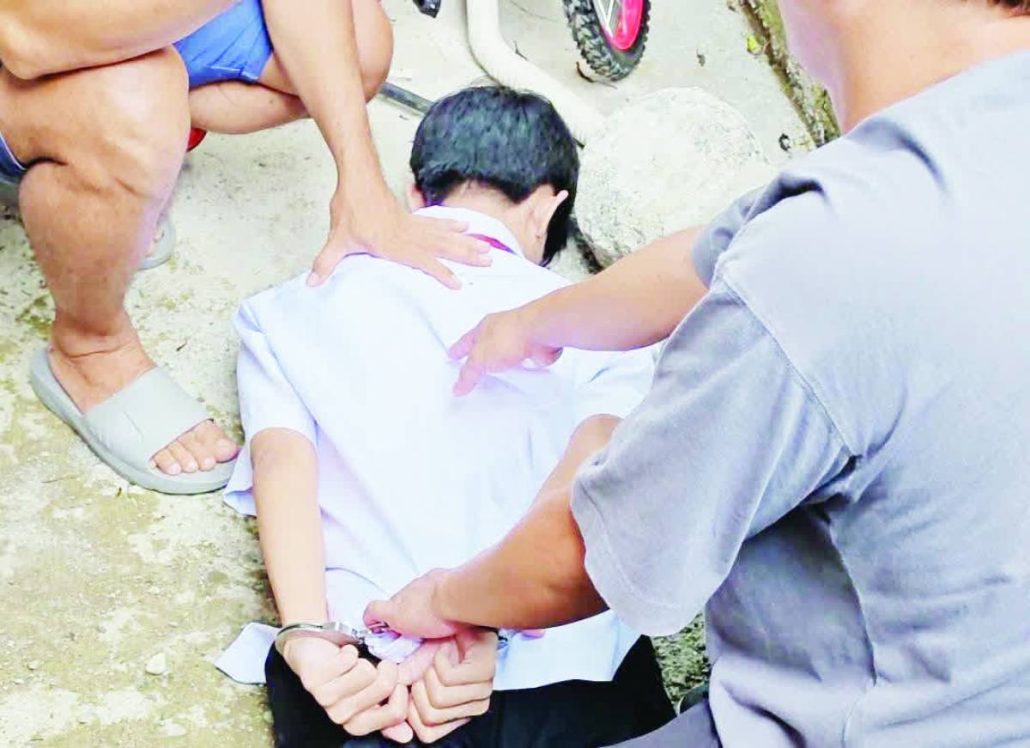 Police arrested a 20-year-old student, identified by the alias “Niel,” during a buy-bust operation in Barangay San Angel, San Jose de Buenavista, Antique, on August 10. A sachet containing suspected marijuana was among the items recovered from the suspect. PHOTO COURTESY OF MONETTE DEL ROSARIO
