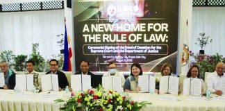 Iloilo City’s Mayor Raisa Treñas and former mayor Jerry Treñas pose with signed copies of the Deed of Donation and Memorandum of Agreement alongside Justice Secretary Frederick Vida and Supreme Court (SC) Court Administrator Justice Ma. Theresa Dolores C. Gomez-Estoesta on Tuesday, Aug. 25, 2026. The agreement officially hands over a city-owned property in Barangay San Pedro, Molo district to the SC and the Department of Justice for the construction of a new Hall of Justice and Prosecution Complex. ALLEN ANIMAS/PN