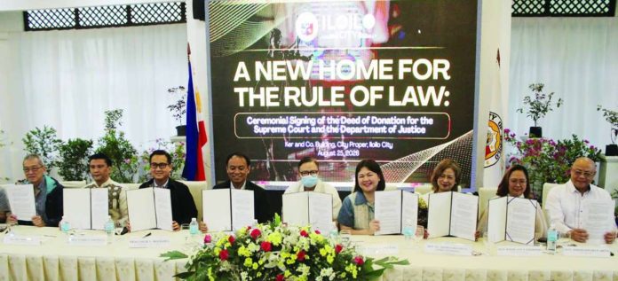 Iloilo City’s Mayor Raisa Treñas and former mayor Jerry Treñas pose with signed copies of the Deed of Donation and Memorandum of Agreement alongside Justice Secretary Frederick Vida and Supreme Court (SC) Court Administrator Justice Ma. Theresa Dolores C. Gomez-Estoesta on Tuesday, Aug. 25, 2026. The agreement officially hands over a city-owned property in Barangay San Pedro, Molo district to the SC and the Department of Justice for the construction of a new Hall of Justice and Prosecution Complex. ALLEN ANIMAS/PN