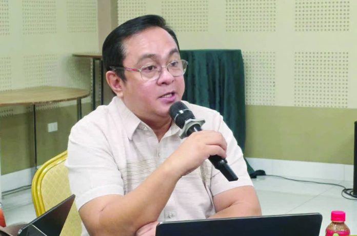 ime leadership vacuum_compressed Department of the Interior and Local Government-Iloilo province director Dino Ponsaron says ²the usual rule on automatic succession under the Local Government Code cannot apply if all barangay officials vacate their posts simultaneously because no elected official would remain to succeed the punong barangay.