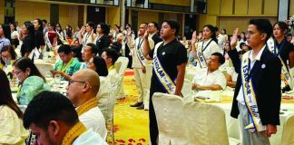 Graduates of the Iloilo Provincial Government’s Iskolars Sang Iloilo Program raise their right hands during the ISIP Pasidungog 2026 in Iloilo City. Of the 89 Batch 27 graduates, 70 earned Latin honors — one summa cum laude, 44 magna cum laude and 25 cum laude. PHOTO COURTESY OF DR. RAUL BANIAS