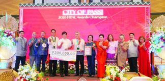 TOP HEALTH HONORS. Passi City’s Mayor Stephen Palmares (6th from left) and the city's health personnel display the championship trophy and the ₱200,000 cash incentive after Passi City was named the 2026 Health Excellence and Leadership (HEAL) Awards Champion during the awarding ceremony of the Iloilo Provincial Health Office on July 30. The city topped the annual competition recognizing local government units for excellence in health service delivery and implementation of Universal Health Care in Iloilo Province. PHOTO COURTESY OF BALITA HALIN SA KAPITOLYO