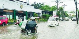 Western Visayas is among the areas forecast to experience cloudy skies with scattered rains and thunderstorms due to the southwest monsoon. Moderate to occasionally heavy rainfall could trigger flash floods or landslides. This photo shows flash flooding near the plaza of La Paz district in Iloilo City. AJ PALCULLO/PN