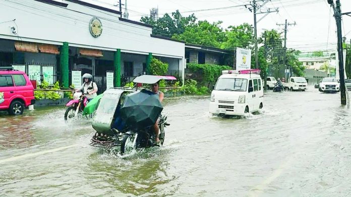 ime_bad_weather_compressed_resized Western Visayas is among the areas forecast to experience cloudy skies with scattered rains and thunderstorms due to the southwest monsoon. Moderate to occasionally heavy rainfall could trigger flash floods or landslides. This photo shows flash flooding near the plaza of La Paz district in Iloilo City. AJ PALCULLO/PN