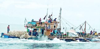 A fishing vessel allegedly engaged in the banned “hulbot-hulbot” (modified Danish seine) fishing method is intercepted by the Iloilo Provincial Bantay Dagat Task Force, police and intelligence operatives off the waters of Barangay Lantagan, Carles, Iloilo on Aug. 1. PROVINCIAL BANTAY DAGAT TASK FORCE