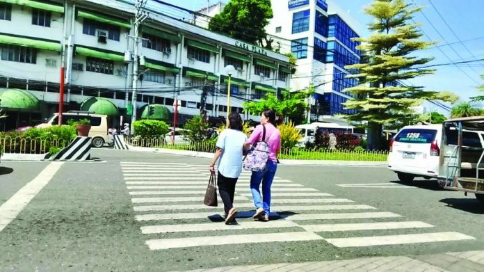 ime_pedestrian_compressed_compressed_resized Road safety is also being compromised by pedestrian lanes whose markings have become so faded that motorists may have difficulty seeing them from a distance, according to the Land Transportation Office. Photo shows pedestrians crossing a pedestrian late on Bonifacio Drive, Iloilo City. IME SORNITO/PN