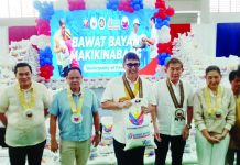 Iloilo gets P344.2-M barangay aid; 83,000 families covered by recurring rice assistance AID FOR ILONGGOS. Executive Secretary Ralph Recto leads the distribution of 10-kilogram bags of rice under the Bagong Pilipinas Rice Distribution and Bawat Barangay Makikinabang programs in Pavia, Iloilo on Aug. 25. Some 1,500 families in Pavia received rice assistance, part of the more than 83,000 families targeted across Iloilo Province. Also in photo are Mayor Luigi Gorriceta of Pavia, Gov. Arthur Defensor Jr., Presidential Assistant for the Visayas Philip Lo, and Cong. Kathy Gorriceta of Iloilo’s 2nd District. IME SORNITO/PN