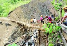 FLOOD, LANDSLIDE THREAT WIDENS; MGB: WV communities beyond 905 high-risk barangays also in danger as rains persist Personnel from the Office of the Provincial Disaster Risk Reduction and Management Office–Antique conduct an on-site assessment of a rain-induced landslide in Barangay Alojipan, Culasi town. The southwest monsoon or habagat triggered a landslide last July that damaged the makeshift bridge serving as the community's primary access rout. The Mines and Geosciences Bureau Region 6 previously identified several barangays in Culasi as highly susceptible to rain-induced landslides. OPDRRMO-ANTIQUE PHOTO