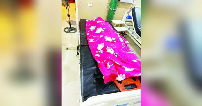 man drowns1_compressed_superimposed A 39-year-old man (covered in blanket,) was declared dead on arrival at a hospital after being retrieved underwater by responders at a beach resort in Barangay San Roque, Barotac Viejo, Iloilo on Saturday afternoon, August 1, 2026. Barotac Viejo MPS PHOTO