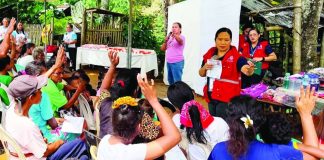 RIGHTS WITHIN REACH. Members of the Ati community in Bal-agon Sitio Gines, Barangay Badiang, Anilao, Iloilo actively participate in a Department of Social Welfare and Development-led community re-orientation on Indigenous Peoples’ and children’s rights, gender sensitivity and basic hygiene. The activity sought to equip Ati families with knowledge to better protect their rights, health and welfare. DSWD-6