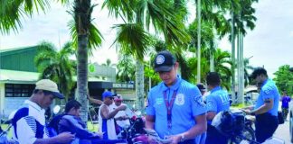 Land Transportation Office’s Region 6 personnel inspect motorists’ documents during a traffic enforcement operation in Calinog, Iloilo, as part of a road safety campaign that resulted in the issuance of 248 Temporary Operator's Permits to drivers found violating traffic and transportation laws. The operation also included public education efforts promoting responsible driving and compliance with road regulations. LTO-6